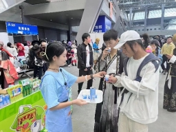 一群人正在聊天中度可信度描述已自動(dòng)生成