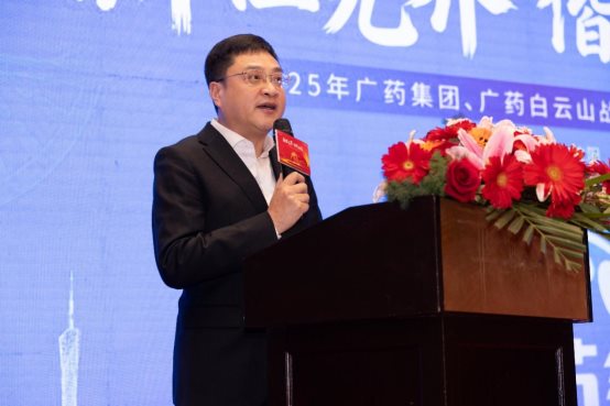 穿著西裝筆挺的男子與配字AI 生成的內(nèi)容可能不正確。